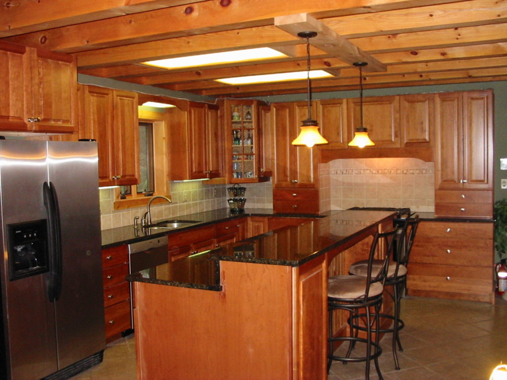 Chesapeake post & beam home kitchen island